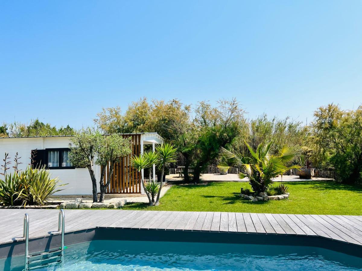 Cabane Le Flamant Avec Jardin, Piscine Et Parking Saintes-Maries-de-la-Mer Bagian luar foto