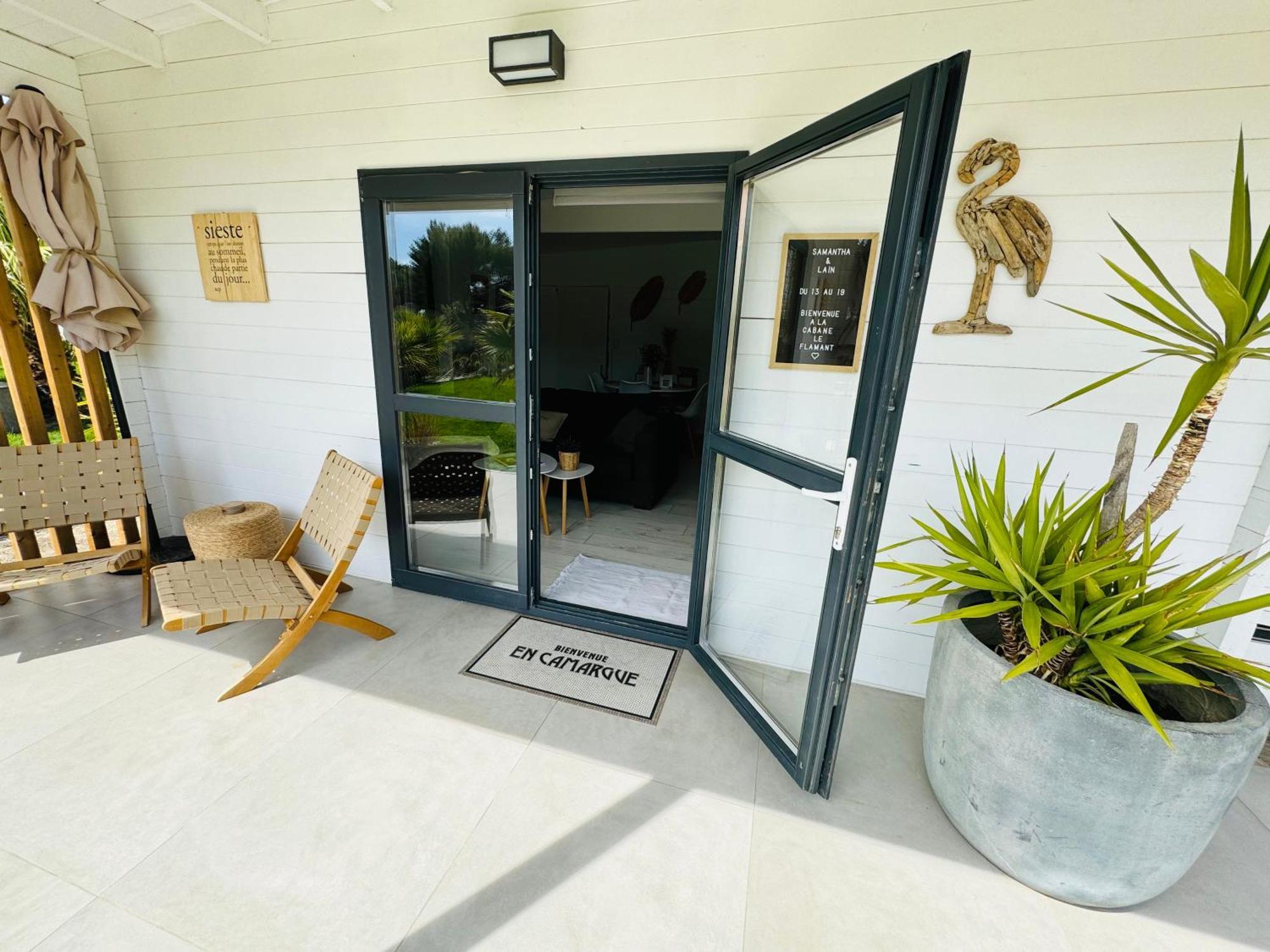 Cabane Le Flamant Avec Jardin, Piscine Et Parking Saintes-Maries-de-la-Mer Bagian luar foto