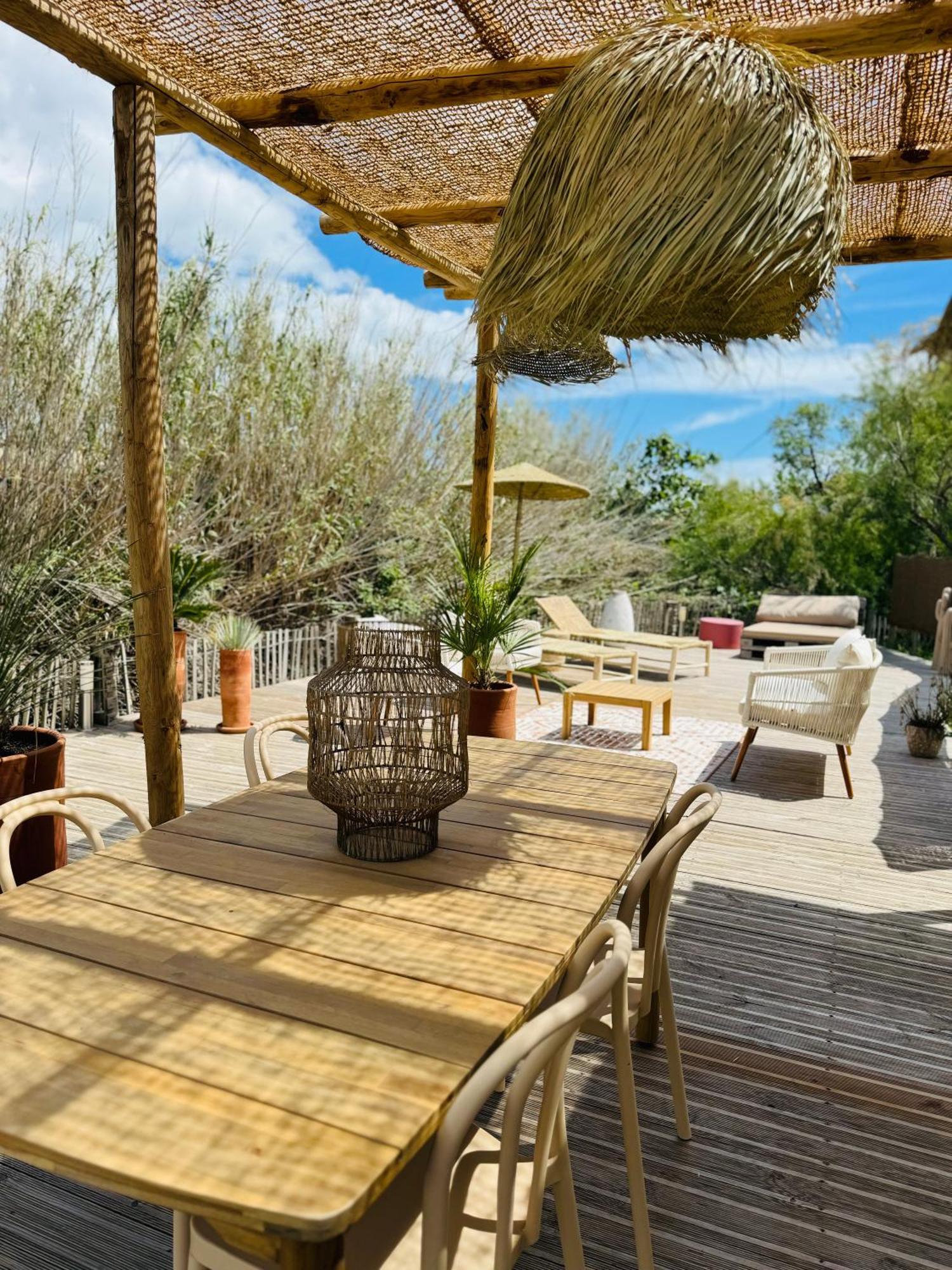 Cabane Le Flamant Avec Jardin, Piscine Et Parking Saintes-Maries-de-la-Mer Bagian luar foto